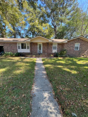 Quiet 3BR Getaway in Charleston